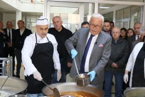 Kdz. Ereğli Belediyesi’nden, Türkiye’ye örnek olan “evlere sıcak aş” uygulaması