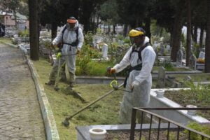 Kdz. Ereğli şehir mezarlığında bayram temizliği