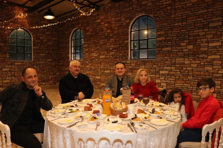 Alimler Şirketler Grubu ailesi iftarda buluştu