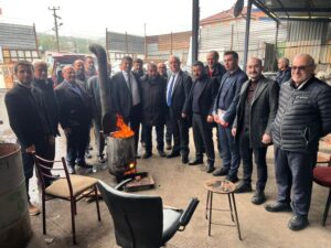 MHP İÇİN, SAĞANAK YAĞMUR BEREKETİ KIŞLA ESNAFININ TEVECCÜHÜ İLE BİRLEŞTİ.