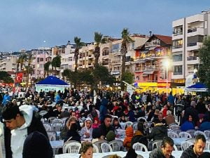Aydın Büyükşehir Belediyesi Klâsik İftar Sofralarını Vatandaşlarla Paylaşmaya Devam Ediyor