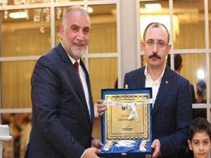 Bakan Muş ve Lider Sandıkçı Depremzede Ailelerle İftarda Bir Ortaya Geldi