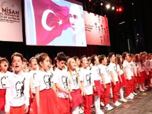 Dostluk ve Barış İçin Dünya Çocukları Bir Ortada