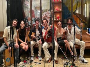 Evrencan Gündüz ve Naz Özgülüş’ün Yeni Müziği “Çare Ol Bana” Lansmanı Ünlü İsimlerle Gerçekleşti