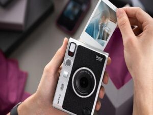 Fujifilm instax’ın yeni modelleri Anneler Günü’nün favori ikramı olacak