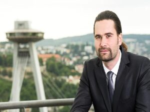 Gelişmiş daima tehditlere karşı tahlilin adresi ESET