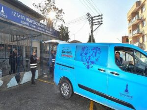 İzmir’de beslenme çantaları İzmir Büyükşehir takviyesiyle doluyor