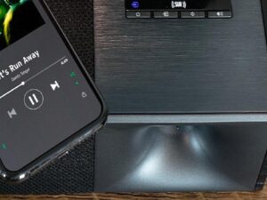 Klipsch Cinema 600 Soundbar konut sinema tecrübesini yine tanımlıyor