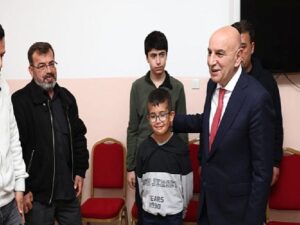 Lider Altınok Depremzedelerle Bayramlaştı