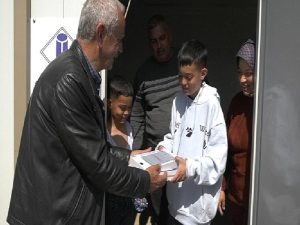 Lider Muhittin Böcek Depremzede Çocukların İsteğini Karşılıksız Bırakmadı