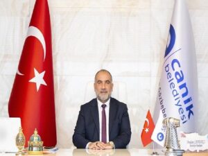 Lider Sandıkçı: “Kadir gecesi, feyz ve rahmetiyle bizlere gelen, af ve mağfiret kapılarının gerisine kadar açıldığı gecedir”