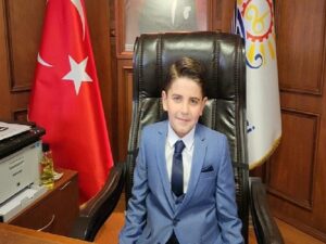 Lider Sezer Koltuğun Melih’e Devretti