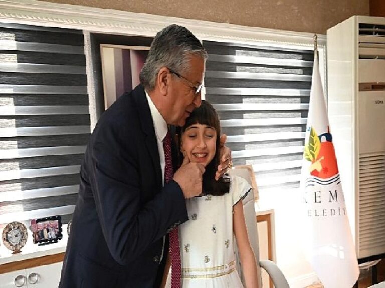 Minik Beren Nisa Can Belediye Lideri oldu