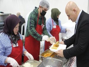 Saray Belediyesi Büyükyoncalı Mahalllesi’nde iftar verdi