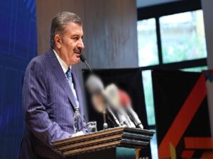 Sıhhat Bakanı Koca Taş Bina Kültür ve Sanat Merkezi’nde Gençlerle Buluştu