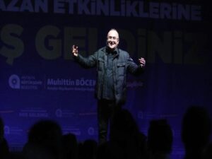 Sunay Akın Mahya Işıkları sohbetiyle Antalyalılarla buluştu