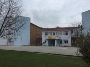 Okul pansiyonunda alkol alan şahıslar öğretmeni darp etti