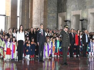 400 Çankayalı Çocuk Ata’sını Ziyaret Etti