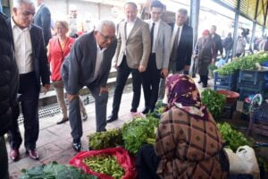 BAŞKAN POSBIYIK, ÇARŞI-PAZAR GEZİYOR, KILIÇDAROĞLU’NA DESTEK İSTİYOR