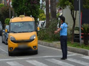 Alanya’da dönem öncesi taksi ve halk otobüsleri denetleniyor