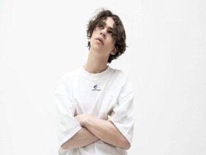 Alper Erözer, “Rezil Herif” İsimli Yeni Müziğini Müzikseverlerle Buluşturdu