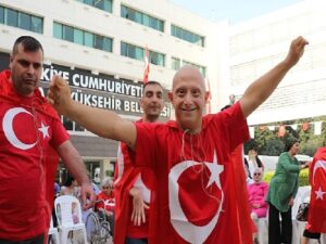 Antalya Büyükşehir’den özel gençlere davullu zurnalı asker uğurlaması