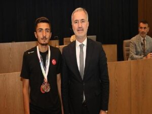 Balkan 3’üncüsü Ulusal Atlet Mecliste Ödüllendirildi