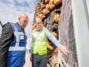 Buca Metrosu’nun birinci köstebeği geldi Soyer: “Tıkır tıkır çalışmaya devam ediyoruz”