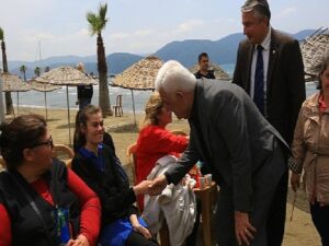 Büyükşehir Akyaka Kıyısında Uçurtma Şenliği Düzenledi