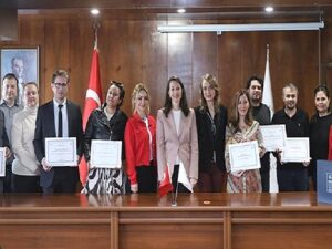 DEÜ’nün Mezun Kartı Ağır Talep Görüyor