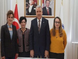 Egeli akademisyen Doç. Dr. Sarıkahya ve grubu göğüs kanserine karşı endemik bitki tipi ile araştırma yapacak