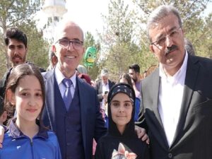 Etraf, Şehircilik ve İklim Değişikliği Bakanlığı tarafından imali tamamlanan Çumra Millet Bahçesi’nin açılışı düzenlenen merasimle yapıldı