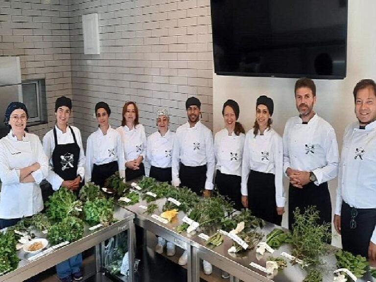 EÜ Gastronomi Akademisinin eğitimlerine Çeşme halkından ağır ilgi