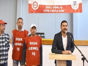 Foça Belediye Lideri Fatih Gürbüz ve belediye çalışanları, 1 Mayıs Emek ve Dayanışma Günü’nde buluştu
