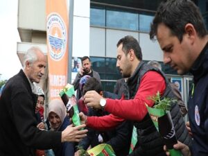 Gemlik Belediyesi, çiftçi belediye misyonuyla ilçedeki ziraî faaliyetleri desteklemeye devam ediyor