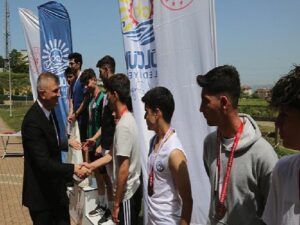 Gölcüklü Gençler 19 Mayıs Coşkusu İle Koştu