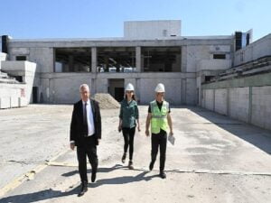 İzmir’e bedel katacak Atatürk Gençlik ve Spor Merkezi’nin inşaatı süratle yükseliyor