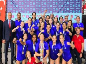 İzmir’in muhteşem kızları