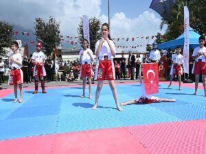 Kemer’de 19 Mayıs Atatürk’ü Anma, Gençlik ve Spor Bayramı merasimi yapıldı