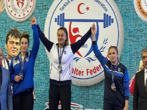 Kocaeli’nin haltercilerinden 2 gümüş madalya