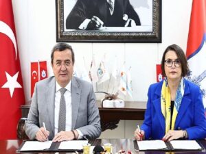 Konak’ta imzalar güçlü bayanlar için atıldı