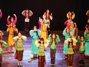 Küçükçekmece’de Halk Oyunları Şenliği’ne Büyük İlgi