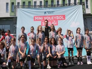 Küçükçekmece’deki Voleybol Şenliği’nde 500 Atlet Gayret Etti