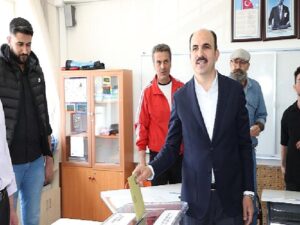 Lider Altay Cumhurbaşkanlığı Seçimi İçin Oyunu Kullandı