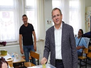 Lider Mesut Ergin Eşi Canan Ergin’le Birlikte Oyunu Kullandı