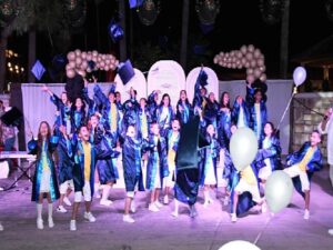 Miniklerin mezuniyet coşkusu