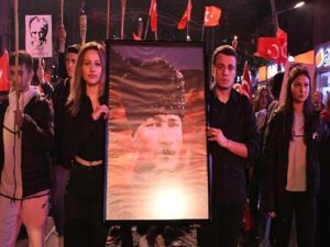 On binler bağımsızlık coşkusuyla yürüdü!