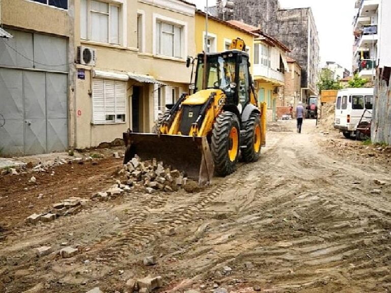 Seferihisar’ın yolları yenileniyor