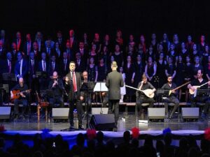 Türküler, sarsıntıda hayatını yitirenler anısına seslendirildi