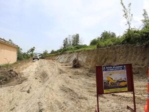 Yeniceköy Mahallesinde Yeni Yollar Açılıyor